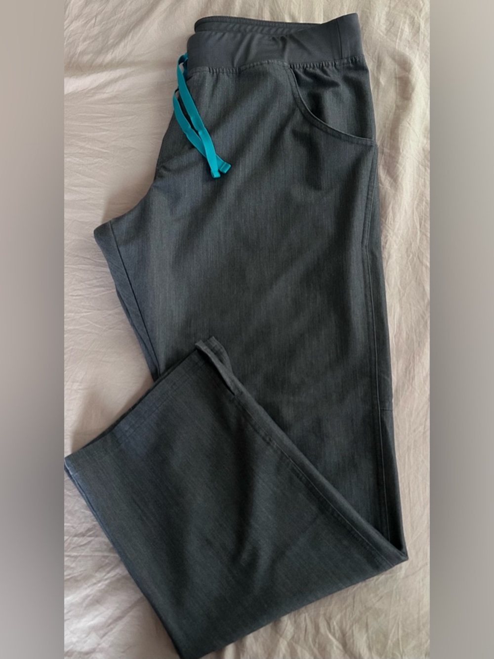 NWOT Figs Kade Cargo Scrub Pants - Size XL
